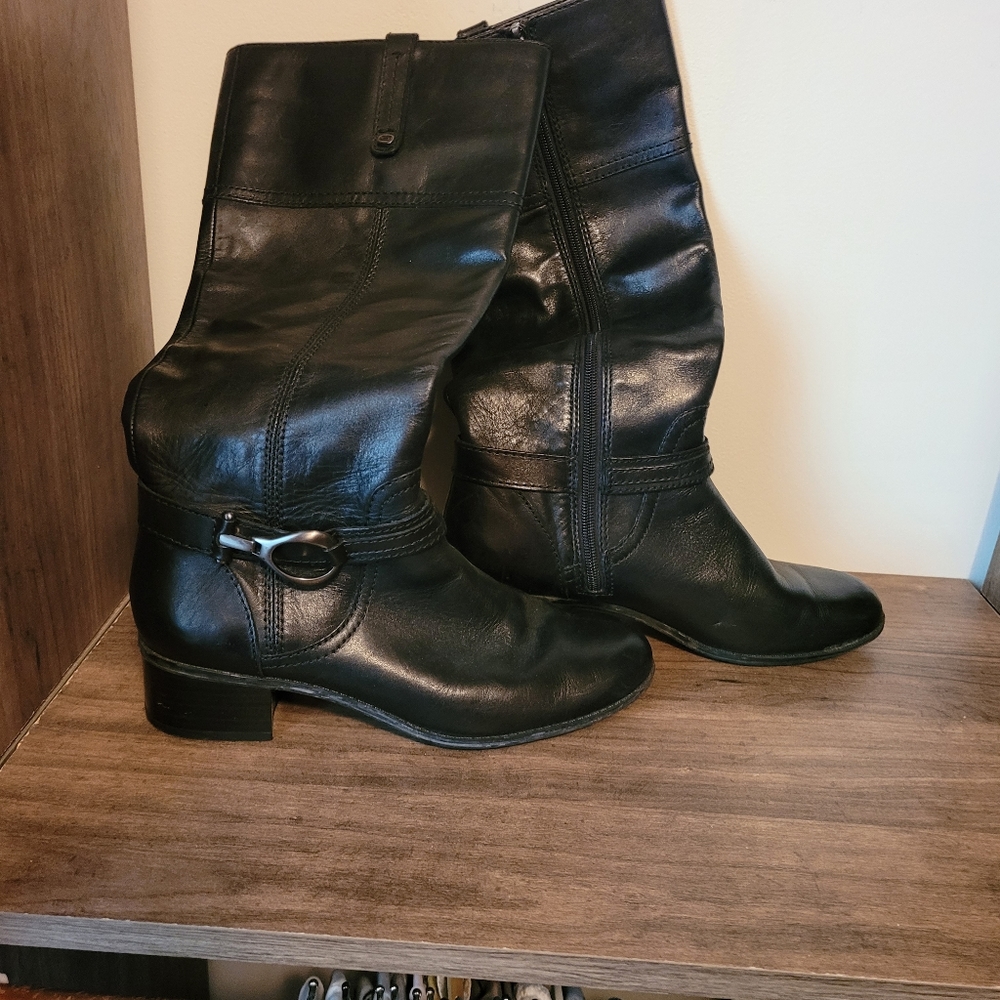 Boots - Picture 3 of 3